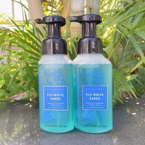 Bath and Body Works Fiji white sand & Marshmallow Fireside hand Soap - Picture 2 of 5